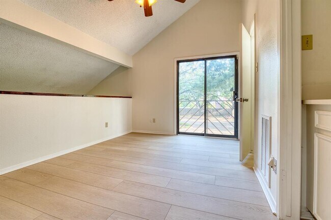 Building Photo - 5860 Sampley Way