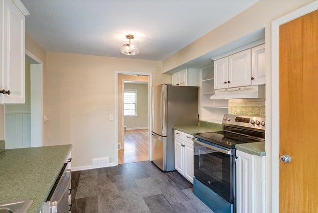 Building Photo - 401 Merrill Crest Dr