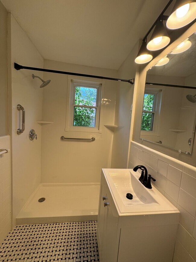 Building Photo - 2BR Norfolk Home!