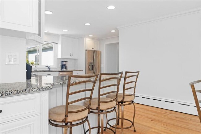 Building Photo - 331 Third Beach Rd