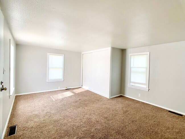 Building Photo - 1900 W Division