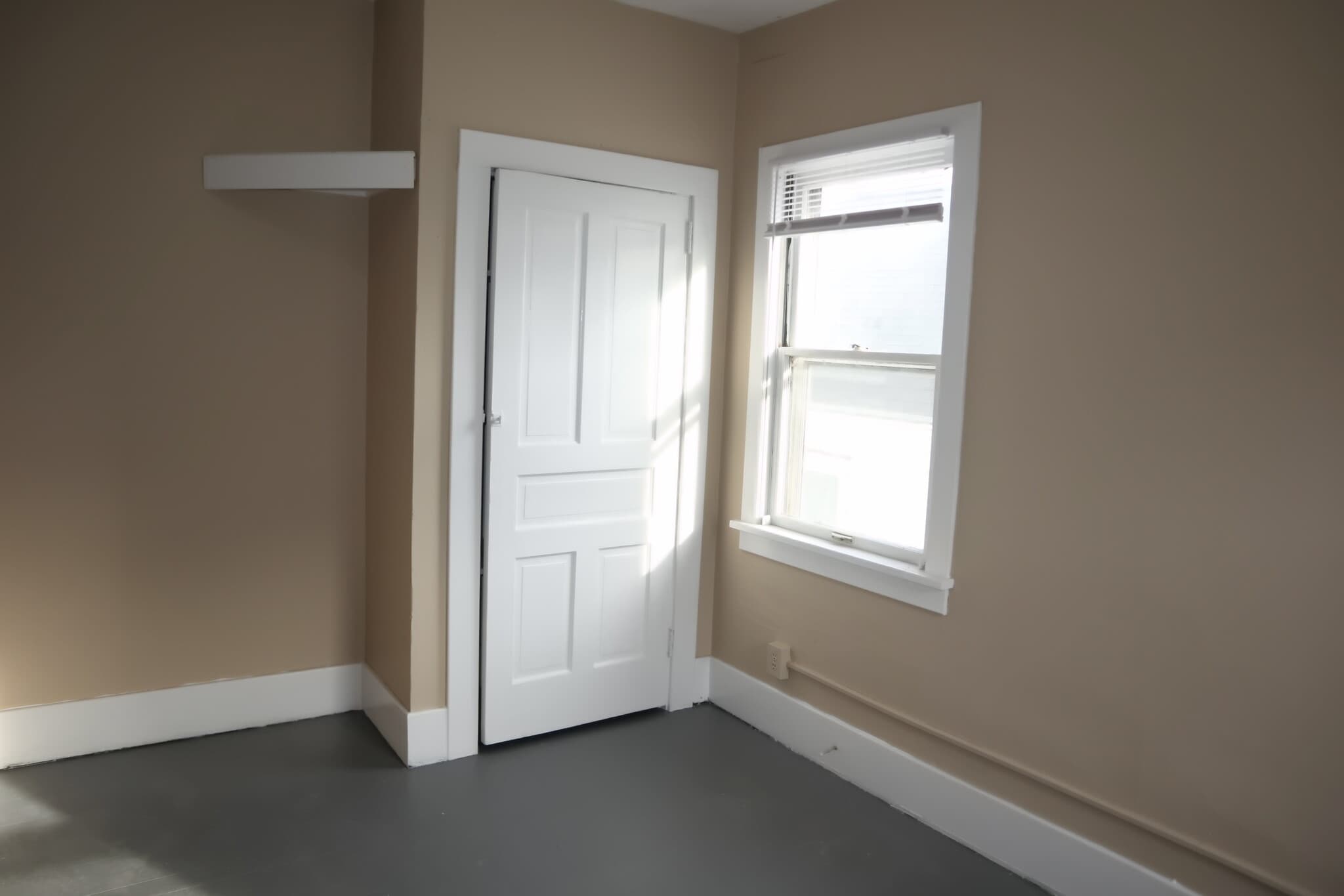 Building Photo - 823 Crest Ave