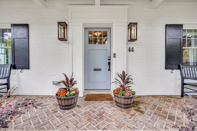 Building Photo - 4 br, 3.5 bath House - 44 E 45th St