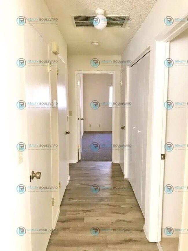 Building Photo - 3BR/2BA Single-Story with Backyard, RV Par...
