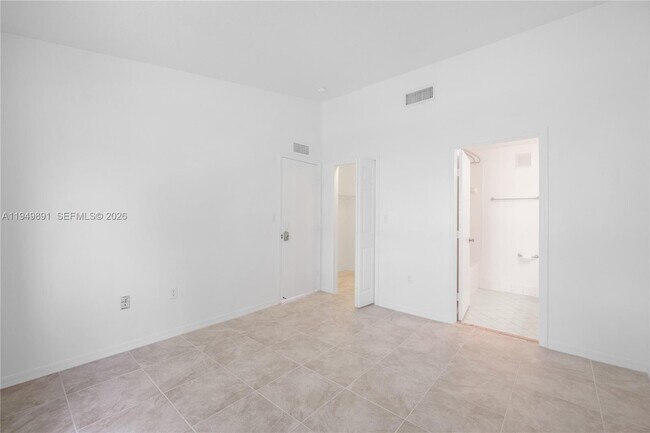 Building Photo - 1261 SE 28th Ct