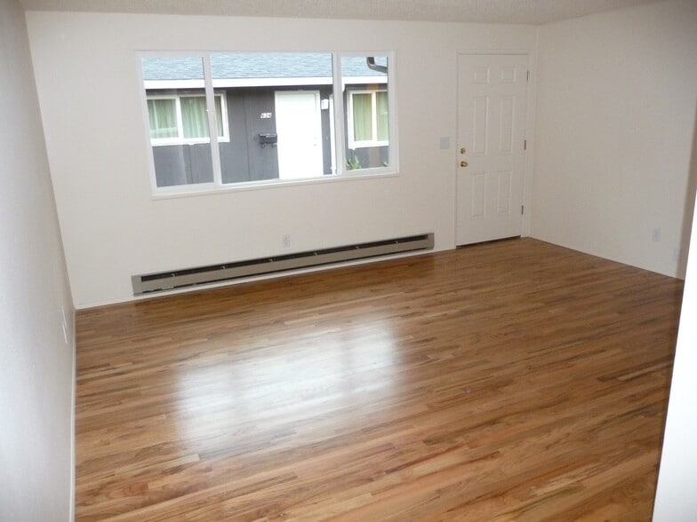 Building Photo - 620 SE 47th Ave