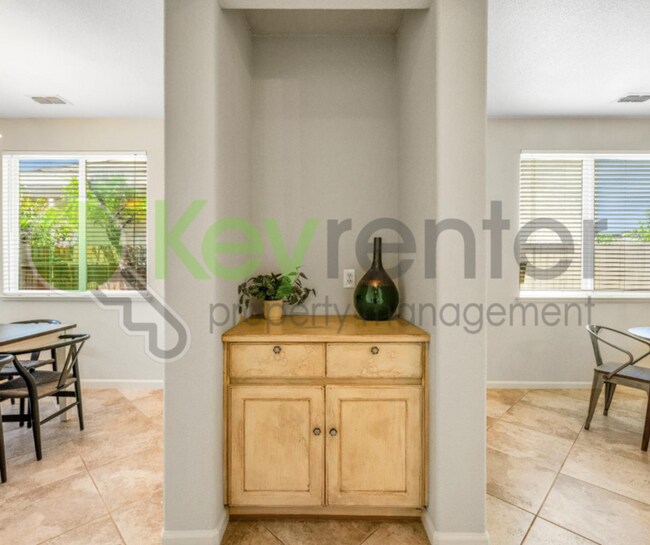 Building Photo - 209 Needle Ct