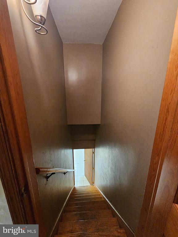 Building Photo - 615 Villa Ave