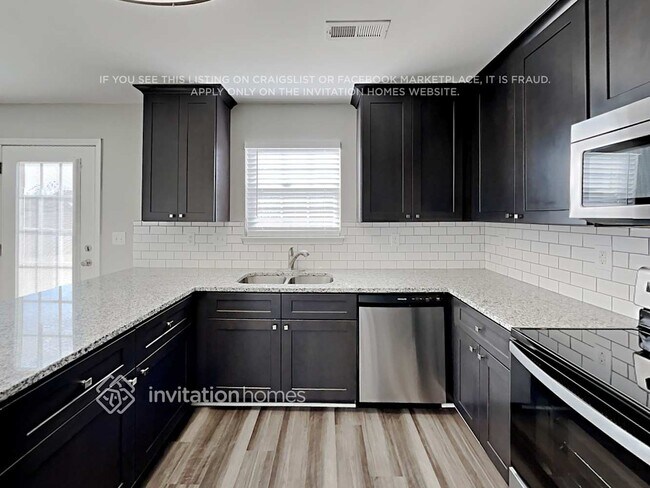 Building Photo - 5000 Mesa Ct