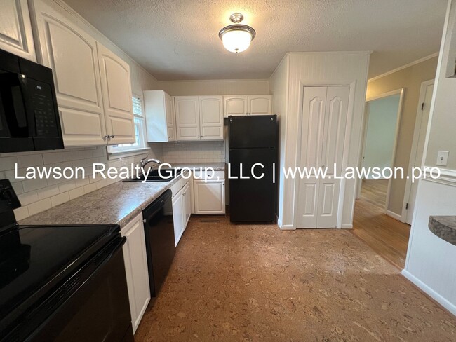 Building Photo - Nice, Three Bedroom Brick Ranch in City of...