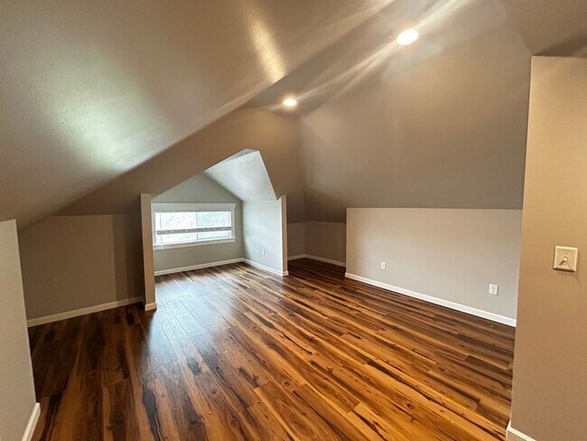 Building Photo - 1424 W Montgomery Ave