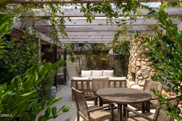 Building Photo - 117 Tujunga Ave