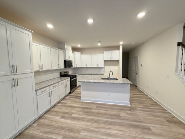 Building Photo - Mebane / Townhouse