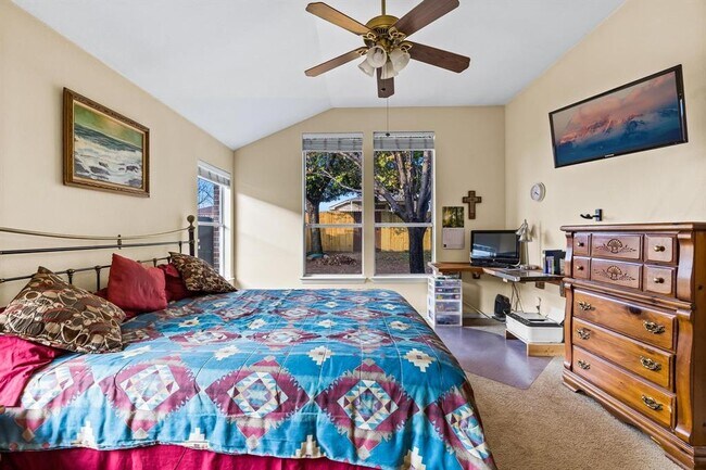 Building Photo - 1055 Port Sullivan Dr