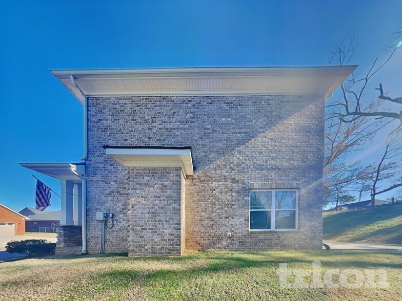 Building Photo - 143 Edgefield Ct