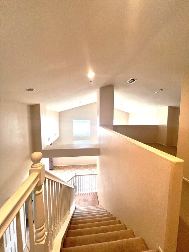 Building Photo - Beautiful 4 Bedroom, 3 Baths Single Family Home In North Fontana for Lease