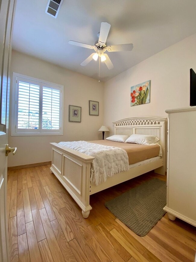 Building Photo - Furnished 4 Bedroom Pool Home - 6 month lease