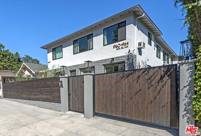 Building Photo - 1964 Vista Del Mar Ave