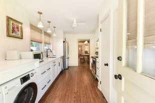 Building Photo - 29 Oak Forest Dr