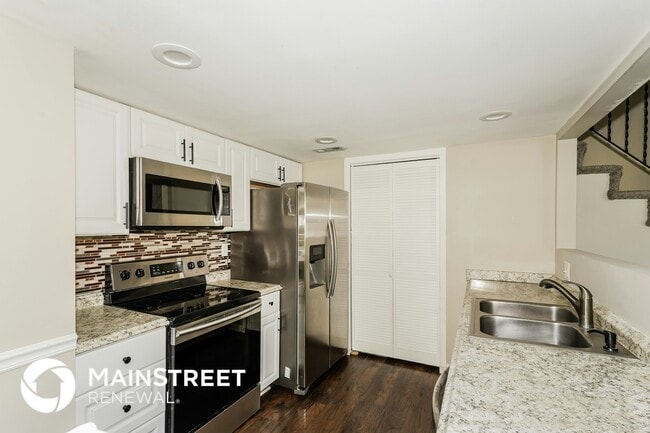 Building Photo - 105 Nelson Ct W