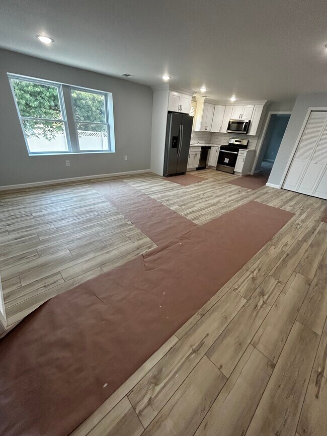 Building Photo - 948 Paterson Ave