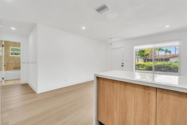 Building Photo - 1611 NE 50th Ct