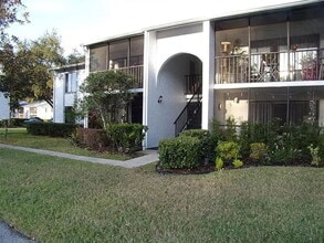 Building Photo - 2-Bed, 2-Bath Condo Retreat in Serene Tarpon Springs Oasis!