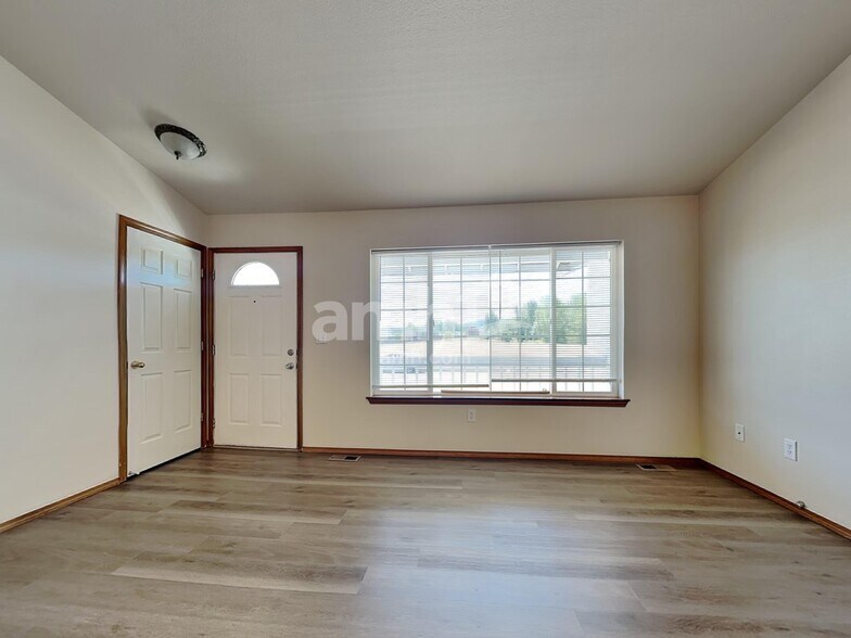 Building Photo - 414 Orting Ave NW