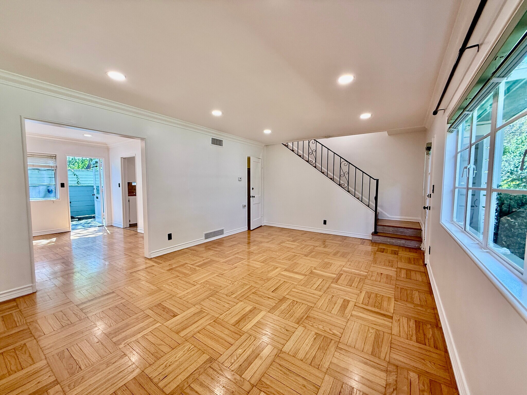 Building Photo - 5431 Village Grn