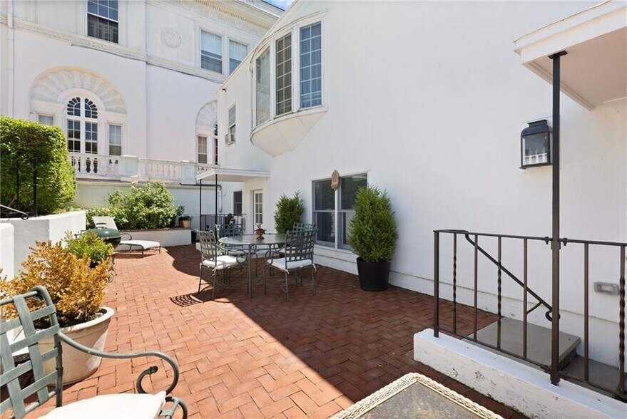 Building Photo - 553 Bellevue Ave