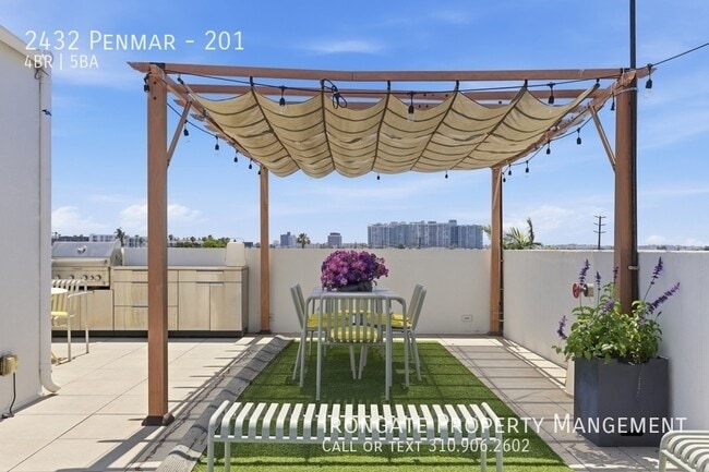 Building Photo - 2432 Penmar-201