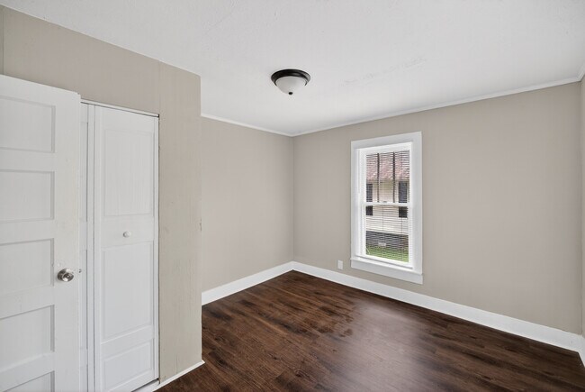 Building Photo - 225 Sunset Ave