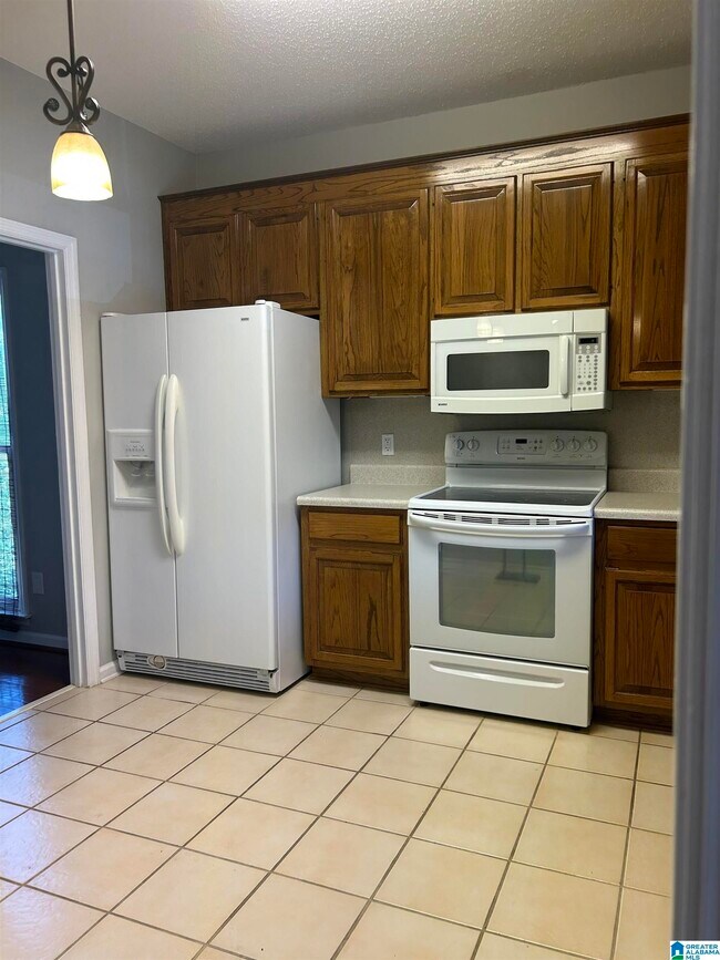 Building Photo - 2212 Ascot Ln