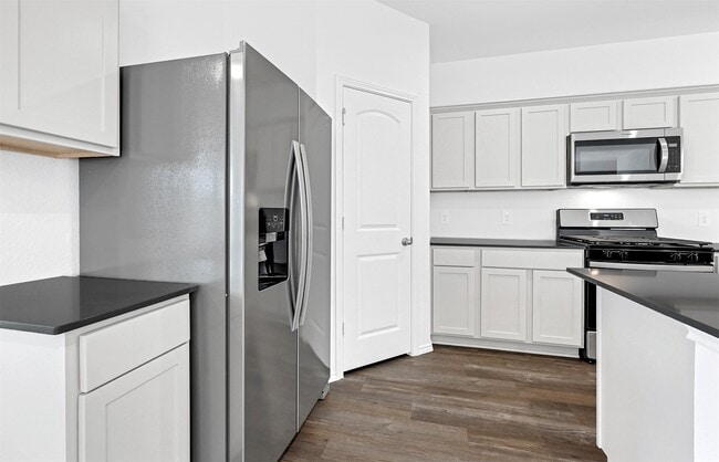 Building Photo - 40623 Spruce Ln