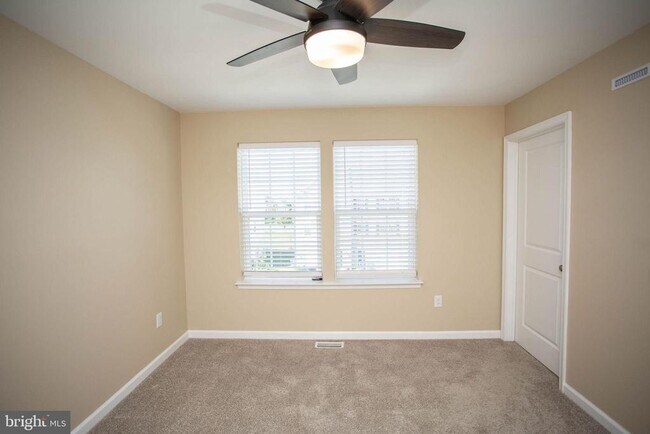 Building Photo - 239 Macoun Way