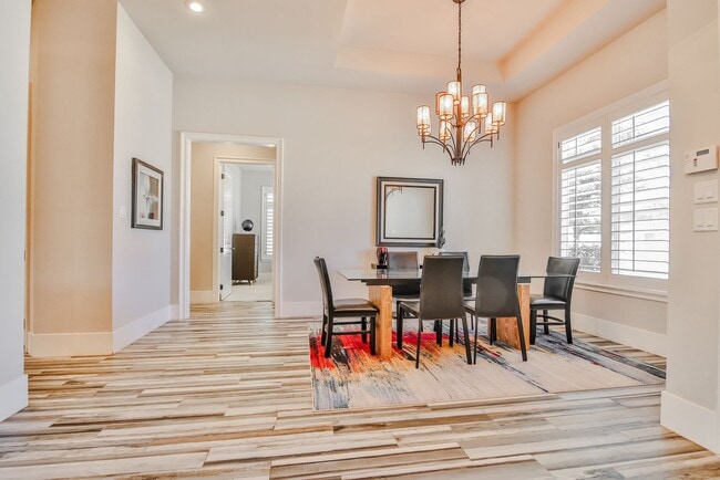 Building Photo - Stunning 4-Bedroom Luxury Home with Resort-Style Pool in Prestigious Oakmont Estates – Available ...