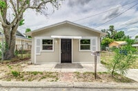Building Photo - 701 N Vermont Ave