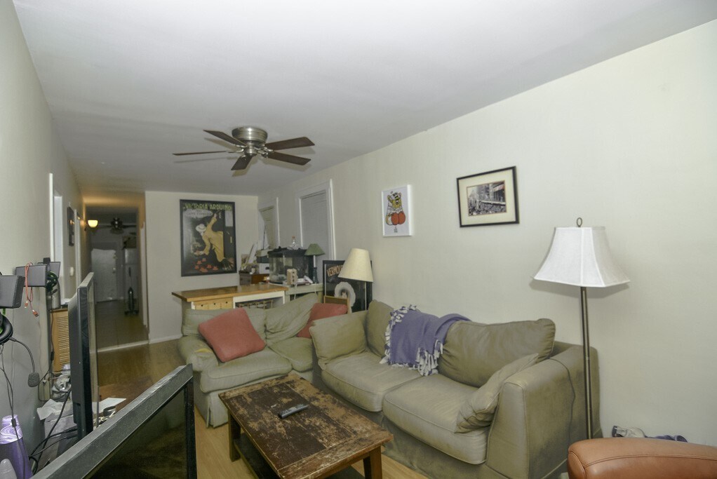Building Photo - 1436 W Belmont Ave