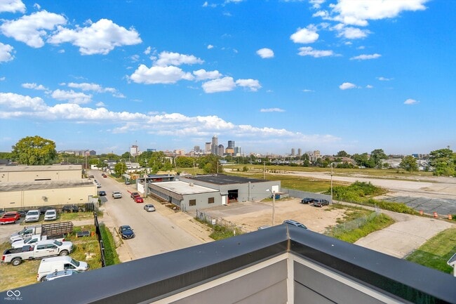 Building Photo - 1303 Deloss St