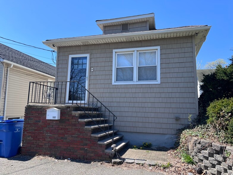 Building Photo - 107 Highway 35