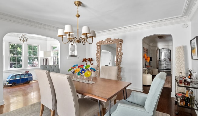 Building Photo - 1220 W 62nd St