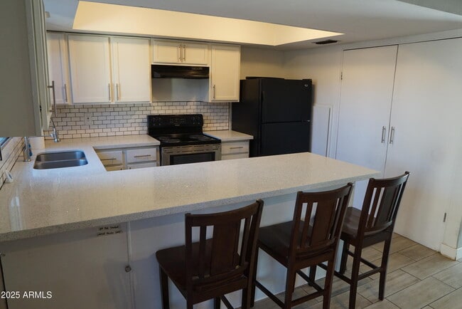 Building Photo - 4501 S Mill Ave