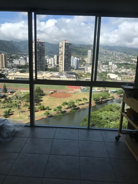 Building Photo - 2211 Ala Wai Blvd