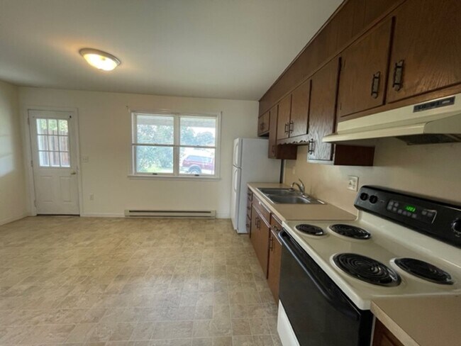 Building Photo - 550 S Hanover St