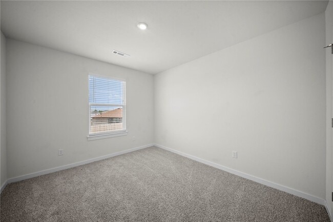 Building Photo - 3844 Pinecrest St