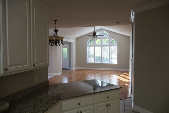 Building Photo - 1482 St Thomas Cir