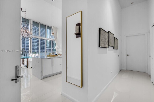 Building Photo - 465 Brickell Ave