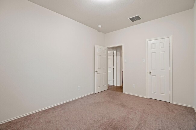 Building Photo - 13513 Green Lodge Ct