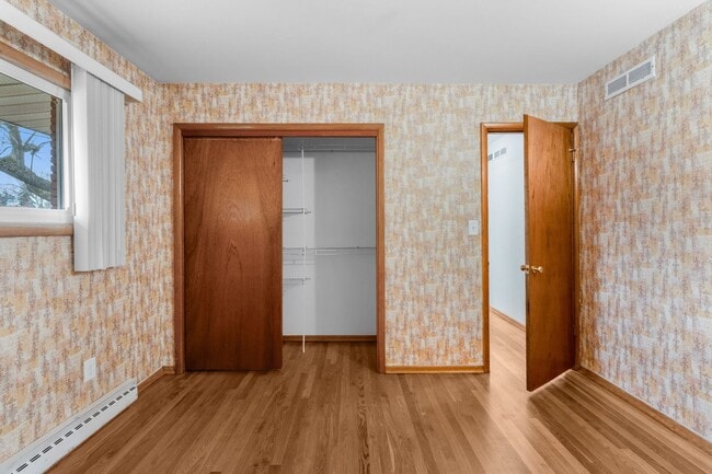 Building Photo - 5 Bed 2 Bath Spacious 3200 sq/ft Lower South Hill brick rancher property