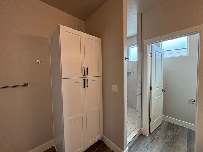 Building Photo - BRAND NEW TOWNHOME FOR RENT!
